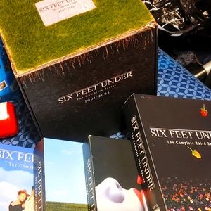 Six Feet Under. Entire Series In Collectable box.